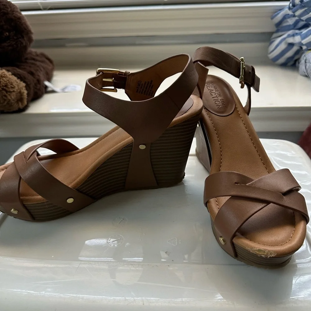 Kenneth Cole Heels - Picture 3 of 5